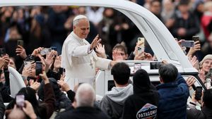 Paus Leo XIV Sampaikan Pesan Damai Hari Natal dari Vatikan