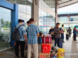 15 Ribu Lebih Pemudik Berangkat dari Terminal Pulo Gebang Saat Libur Natal