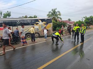 Bus SAN Tabrak Mobil Boks Ekspedisi di Jalinsum Jambi, Satu Sopir Tewas
