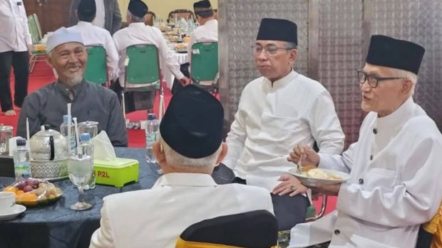 Rais Aam Pengurus Besar Nahdlatul Ulama (PBNU) KH Miftachul Akhyar dan Ketua Umum PBNU, KH Yahya Cholil Staquf menghadiri pertemuan kiai Nu di Pondok Pesantren Lirboyo, Kediri, Jawa Timur pada Kamis (25/12/2025) hari ini.