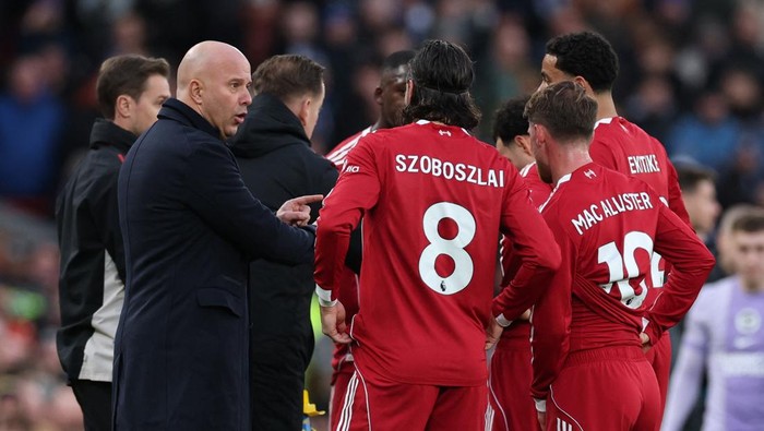 Carragher Bela Slot soal Gaya Main Lebih Berharga daripada Trofi