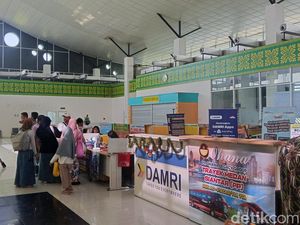 Pemudik Nataru di Terminal Amplas Medan Menurun
