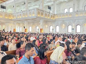 Potret Suasana Misa Natal di Gereja Katolik Katedral Denpasar