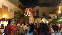 Dekorasi Natal Jadi Incaran Umat Untuk Spot Foto di Gereja Katedral Medan