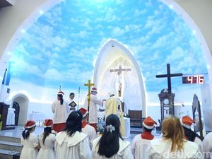 Pesan Uskup Agung Medan saat Pimpin Misa Malam Natal di Gereja Katedral