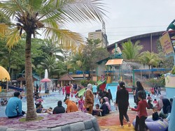 Wisata Wahana Air Diserbu Pengunjung Saat Libur Natal