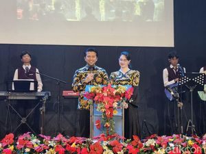 Wagub Emil dan Arumi Hadiri Perayaan Natal di Gereja Eks Lokalisasi Dolly