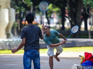 Warga Isi Libur Natal dengan Olahraga di Lapangan Banteng