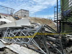 Penampakan Bangunan Parkir Dua Lantai yang Ambruk di Koja Jakut