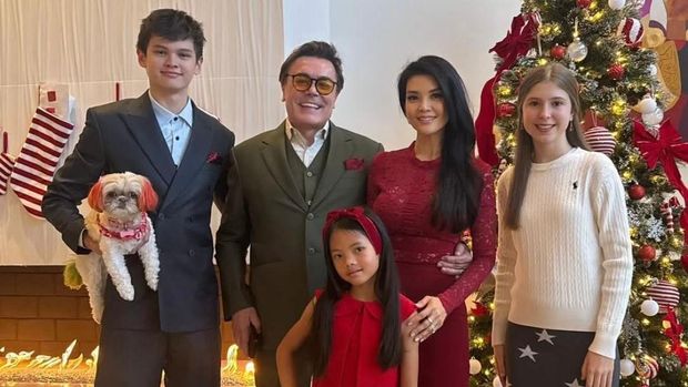 Farah Quinn Bagikan Momen Natal Bersama Suami Bule di Amerika
