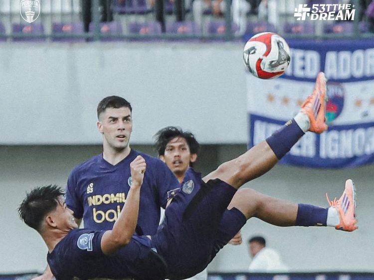 Hokky Caraka: Badai Hujatan Hampir Akhiri Karir, Gol Salto Spektakuler Jadi Titik Balik
