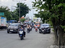 Brakk! 4 Mobil Terlibat Tabrakan Beruntun di Jalan Majapahit Semarang