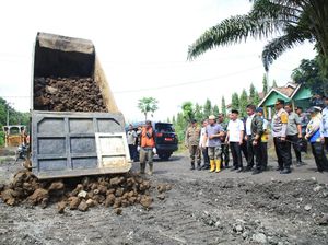 Herman Deru Sebut ODOL Penyebab Jalan Rusak di Sekayu-Muara Beliti