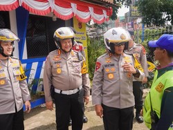 Momen Kapolda Jabar-Kapolres Bogor Tinjau Supeltas di Jalur Alternatif Puncak