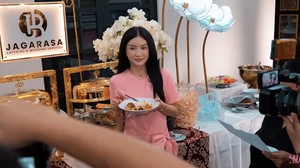 Momen Natal Hangat Sarwendah, Makan Bareng Keluarga dan Giorgio Antonio