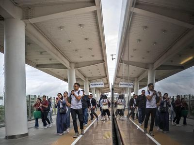 Penumpang Kereta Cepat Melonjak Saat Libur Nataru