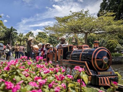 Potret Lembang Ramai Wisatawan saat Libur Panjang Natal