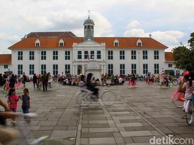 Ribuan Pengunjung Nikmati Libur Natal di Kawasan Kota Tua Jakarta