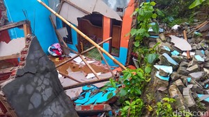 Saat Warga Bertaruh Nyawa Setiap Hari di Kampung Mati Sukabumi