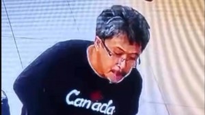 Tampang Dosen UIM Ludahi Kasir Swalayan Makassar Usai Ditegur Potong Antrean