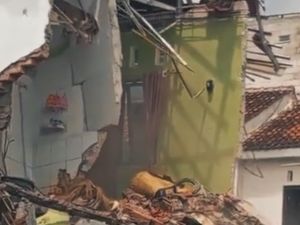 Viral Tembok Rumah Warga Mendadak Roboh, Ahli Ungkap Sebabnya