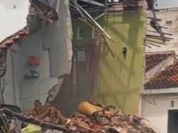 Viral Tembok Rumah Warga Mendadak Roboh, Ahli Ungkap Sebabnya