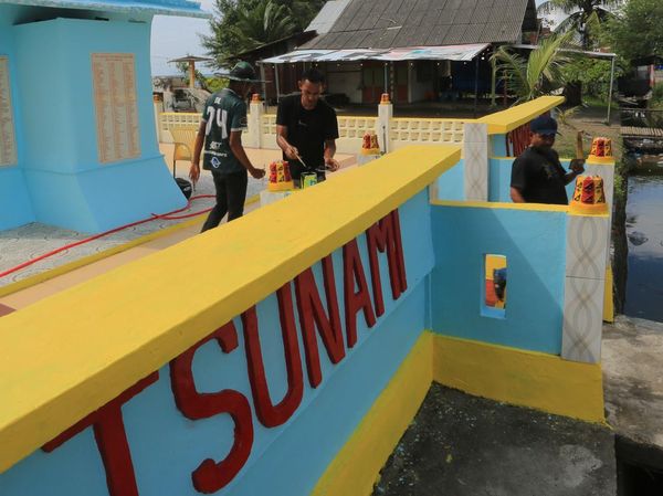 Warga Aceh Barat Rawat Tugu Tsunami Peringati 21 Tahun Tragedi