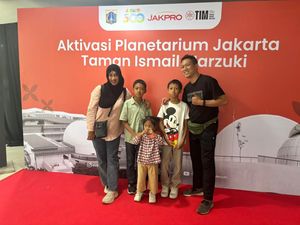 Warga Antusias Nikmati Pertunjukan Planetarium TIM: Bisa Lihat Tata Surya