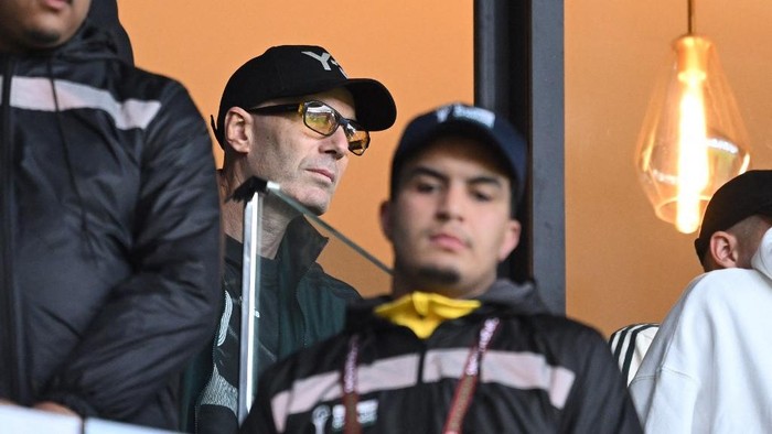 Momen Zinedine Zidane Nonton Anaknya Beraksi di Piala Afrika