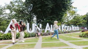 Alun-alun Bogor Dipadati Pengunjung Selama Libur Natal dan Tahun Baru