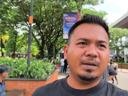 Pelancong Malaysia Ajak Keluarga ke TMII, Ingin Lihat Rumah Adat
