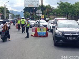 Lalin Arah Candi Borobudur Padat Sore Ini