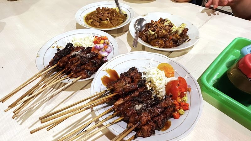 Asli Enak, Bukan Settingan! 7 Kuliner Solo Rekomendasi Netizen Lokal