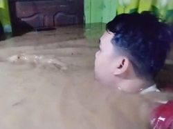 Video: Banjir Setinggi Atap Rumah Rendam Balangan Kalsel, Warga Dievakuasi