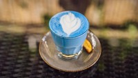 Bukan dari Teh Hijau? Ini 'Blue Matcha' yang Unik Berwarna Biru