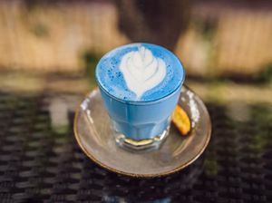 Bukan dari Teh Hijau? Ini Blue Matcha yang Unik Berwarna Biru