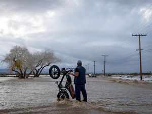 Hujan Ekstrem Picu Banjir Bandang di Palmdale