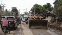 Lumpur Menutup Jalan, Alat Berat Bekerja Buka Akses Aceh, Begini Kondisinya