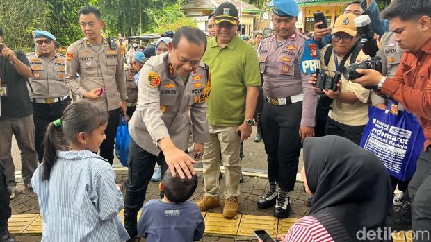 قام المفتش العام للشرطة الإقليمية في مترو جايا أسيب إيدي سوهيري بتفقد متنزه راغونان للحياة البرية لضمان سلامة الزوار خلال عطلة عيد الميلاد عام 2025.