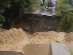 Jembatan di Tanah Laut Kalsel Putus Akibat Banjir, 1 Orang Tewas