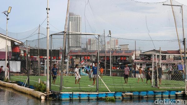 Lapangan Apung di Muara Angke Jadi Ruang Bermain Anak Pesisir