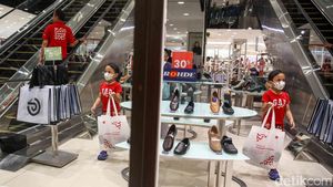 Momen Belanja Keluarga Warnai Libur Nataru