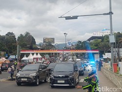 One Way Berakhir, Lalin di Puncak Bogor Kembali Dibuka Dua Arah