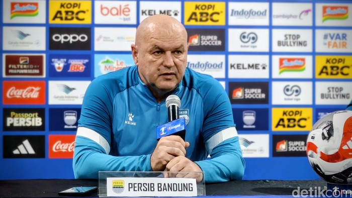 Pelatih Persib Bandung Bojan Hodak