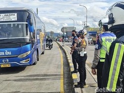 Lalin Padat, Polisi Terapkan One Way dari Simpang Ratu-Exit Tol Parungkuda