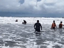 Terseret Ombak, Wisatawan Tanpa Identitas Tewas di Pantai Karanghawu