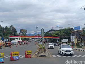 One Way Diberlakukan Siang Ini, Kendaraan ke Puncak Ditahan di Gadog