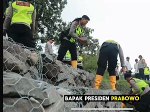 Tindak Lanjuti Arahan Prabowo, Polres Klaten Bangun Jembatan untuk Bantu Warga