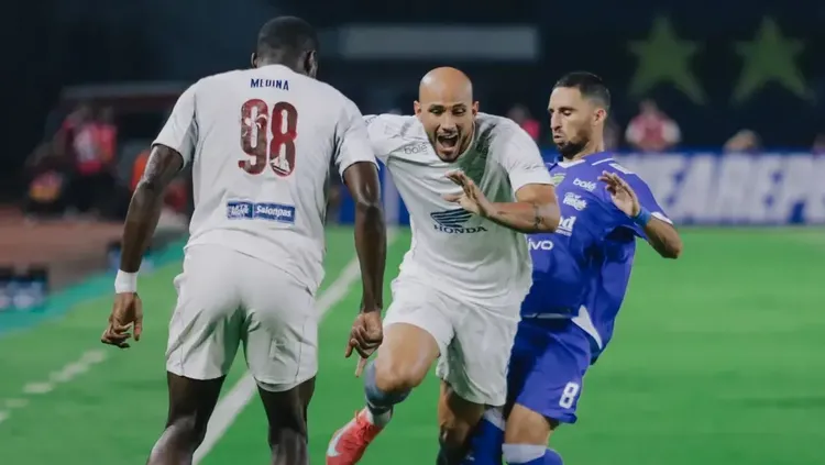 Persib Amankan Kemenangan Dramatis 1-0 atas PSM di Super League