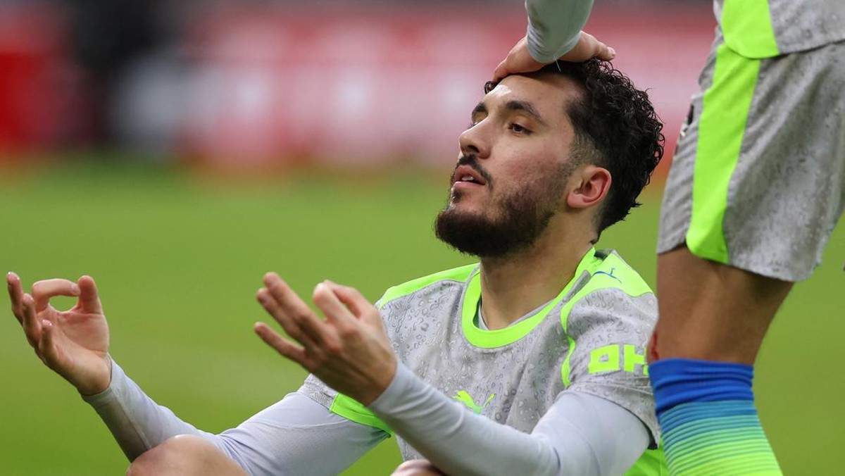 Rayan Cherki lagi panas-panasnya untuk Manchester City. (REUTERS/Chris Radburn)